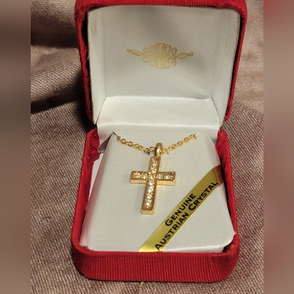 Genuine Austrian Crystal Cross Pendant With Necklace NIB! - Picture 2 of 4